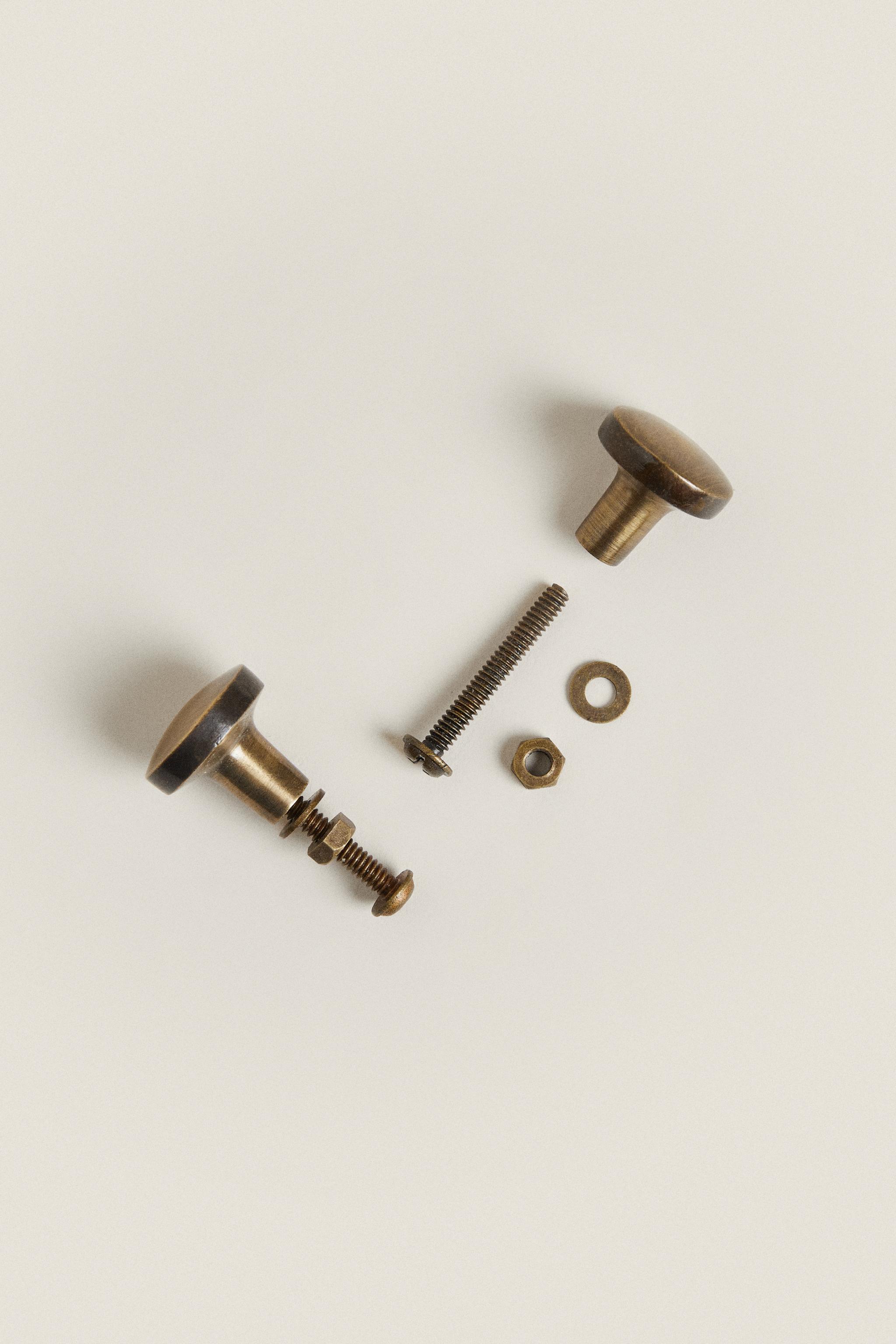 SET OF ROUND BRASS KNOBS (SET OF 2